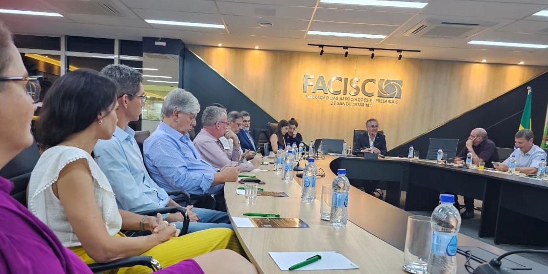 Apresentação do Projeto do Transporte Integrado Metropolitano – TRIM no encontro de representantes empresariais da Grande Florianópolis na FACISC